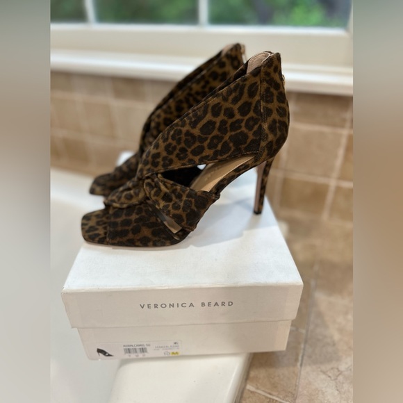 NWT Veronica Beard leopard print heels size 10 with Box and dustcover - Picture 11 of 14